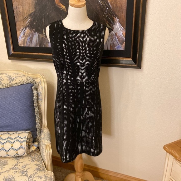 Diane Von Furstenberg Dresses & Skirts - Diane Von Furstenberg (DVF) Black & White Dress Size 4